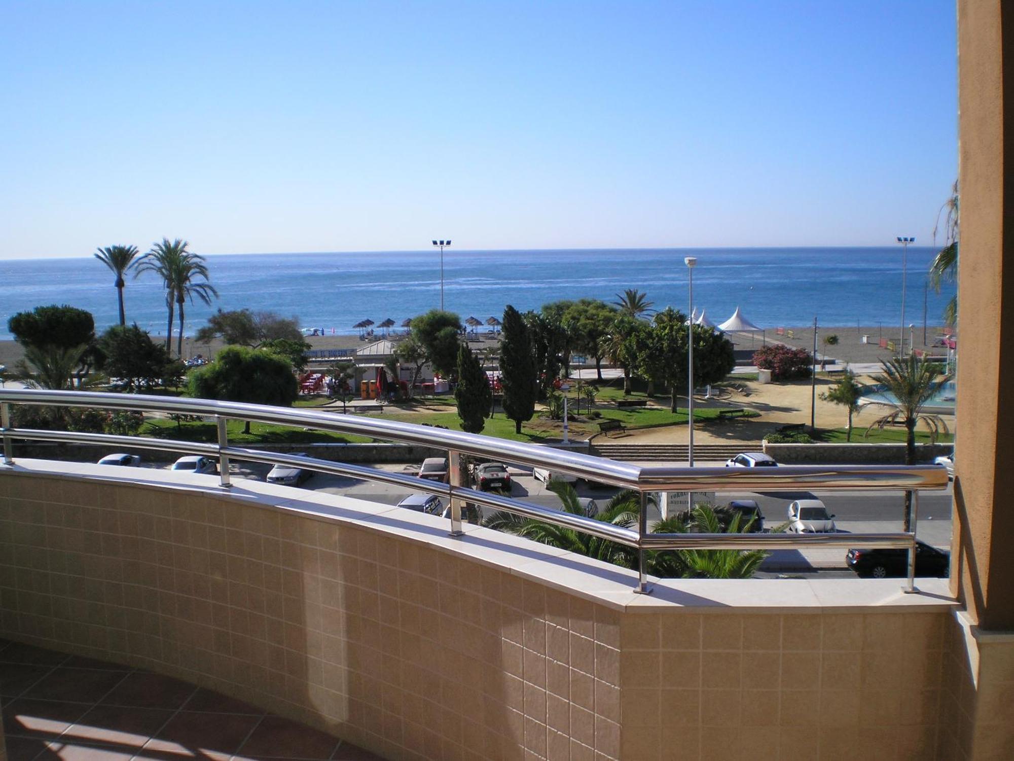 Hotel Miraya Beach Torre Del Mar Esterno foto